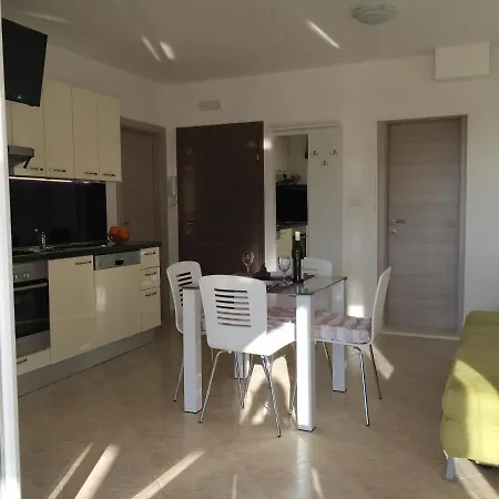 Lägenhet By The Sea Razanj, - 13507 Rogoznica (Sibenik-Knin)